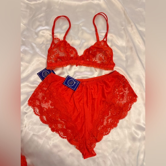 La Perla Vintage Fiery Red Lace Bra Set four pieces . - Picture 4 of 14